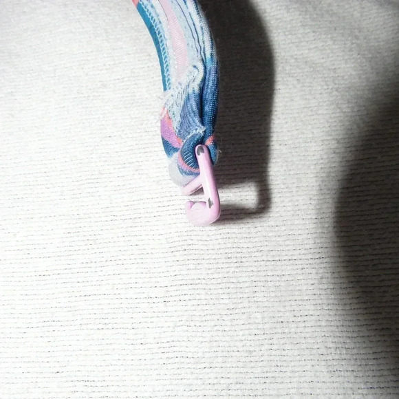 VICTORIA’S SECRET Flirt Halter Swim Top Size 34D - Picture 5 of 5